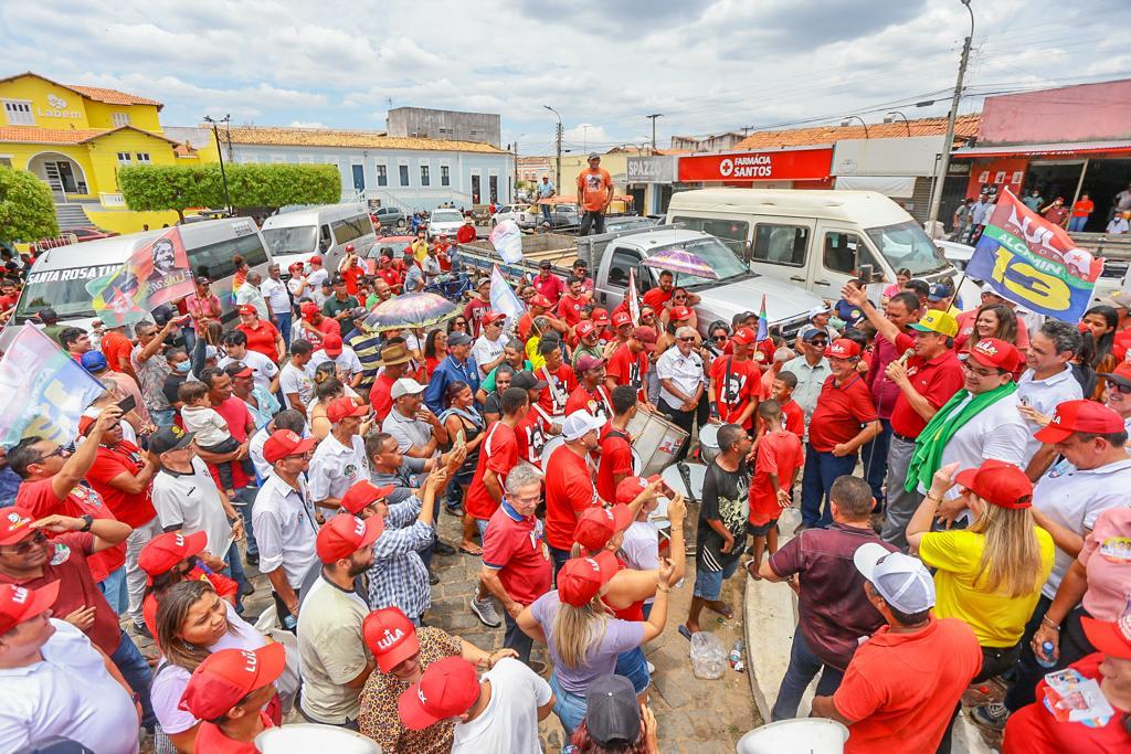 Rafael e Wellington Dias realizam caminhadas pró-Lula no Norte do Piauí  (Foto: Roberta Aline)Rafael e Wellington Dias realizam caminhadas pró-Lula no Norte do Piauí  (Foto: Roberta Aline)