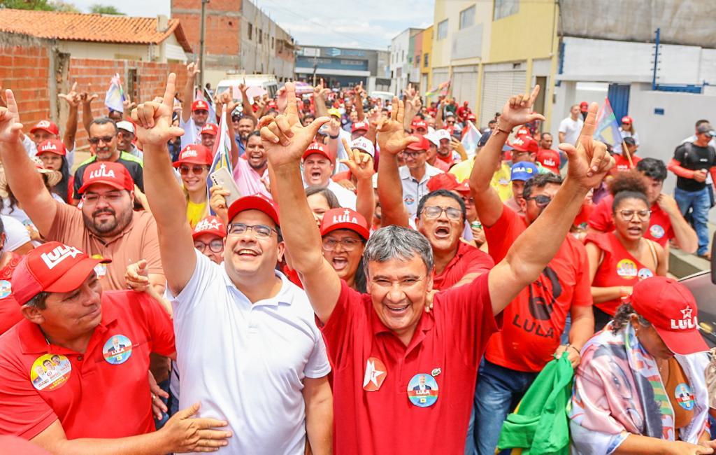Rafael e Wellington Dias realizam caminhadas pró-Lula no Norte do Piauí  (Foto: Roberta Aline)Rafael e Wellington Dias realizam caminhadas pró-Lula no Norte do Piauí  (Foto: Roberta Aline)