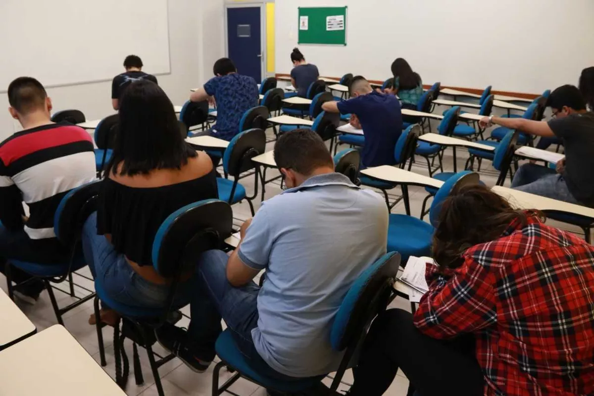 Mais de 200 concursos estão com inscrições abertas