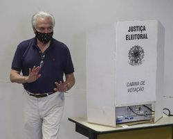 Após pressão de familiares, Michel Temer desiste de apoiar Bolsonaro