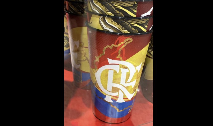 Copos temáticos do Flamengo trazem mapa errado estampado para final - reprodução