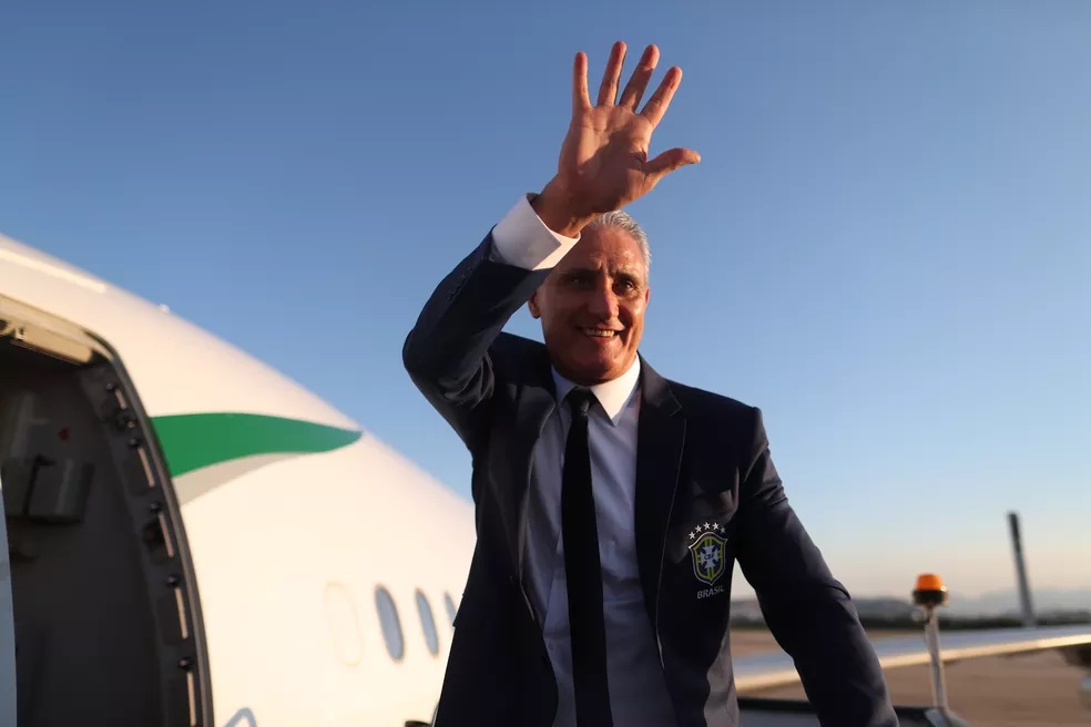 Tite acena antes de viagem para a Copa de 2018 — Foto: Lucas Figueiredo/CBF 