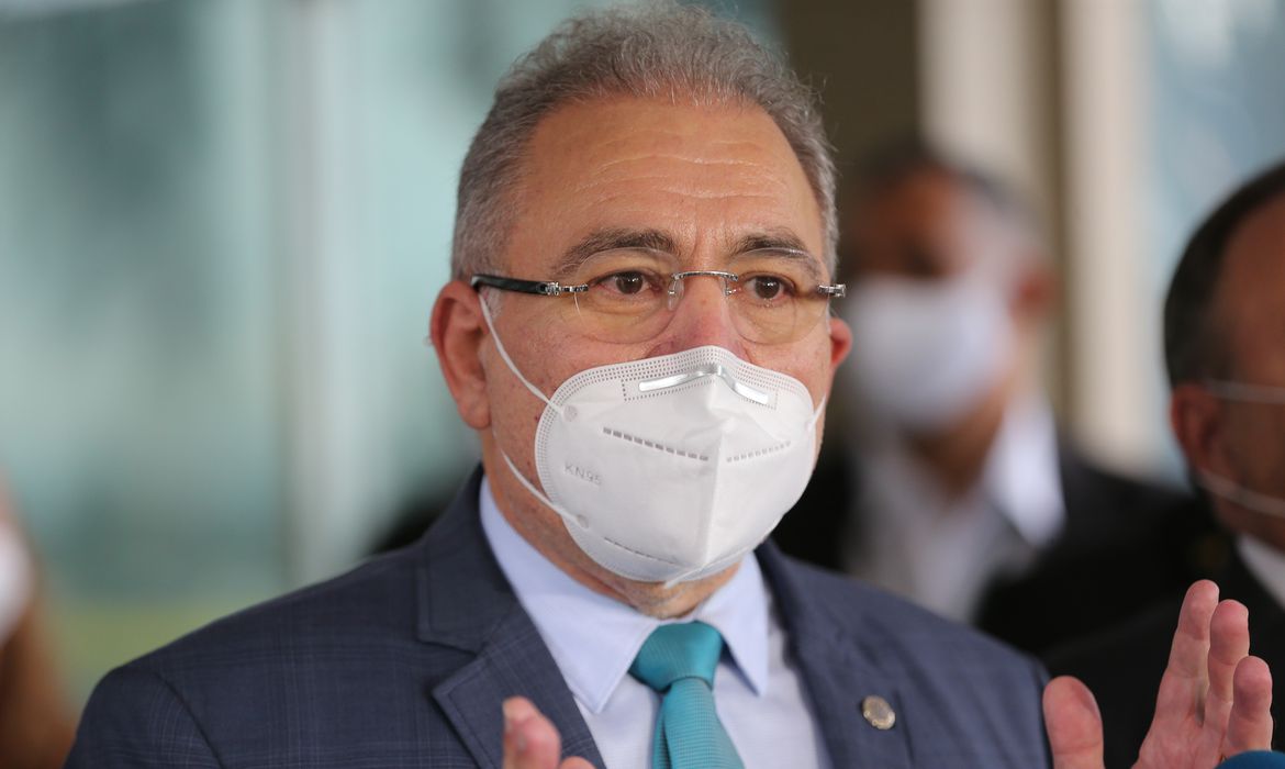Covid-19: Queiroga faz apelo para vacinação de dose de reforço no Brasil