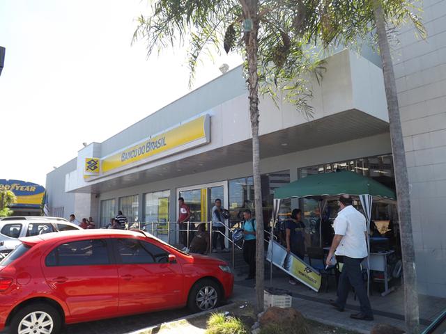 Bandidos roubam R$ 16 mil de empresário na frente de banco em Teresina (Foto: Reprodução/ Internet)