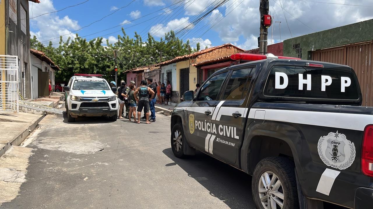 Adolescente foi morto com vários tiros na cabeça no bairro Promorar - Foto: Ivan Lima/Rede MN