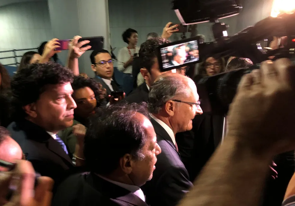 Vice-presidente Geraldo Alckmin chega ao Senado  para se reunir com relator do Orçamento - Foto: Beatriz Borges 