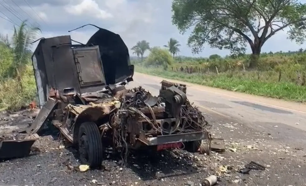 Criminosos armados explodiram carro-forte no Maranhão 