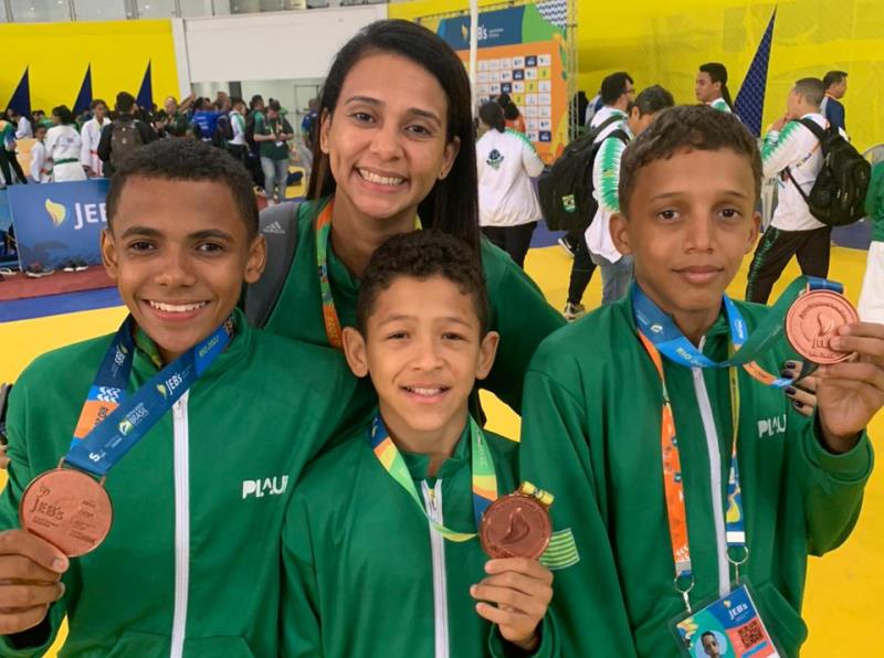 Alunos de Teresina conquistam medalhas nos Jogos Escolares Brasileiros