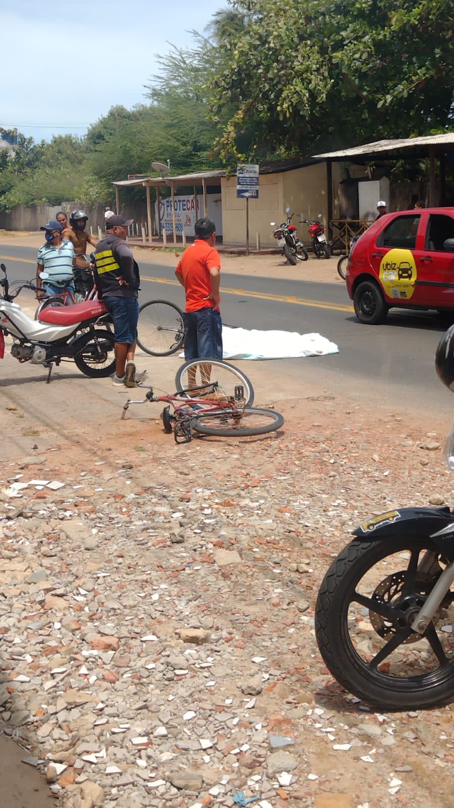 Mulher morre após ter cabeça esmagada por caminhão em Luís Correia (Foto: Reprodução/ WhatsApp)