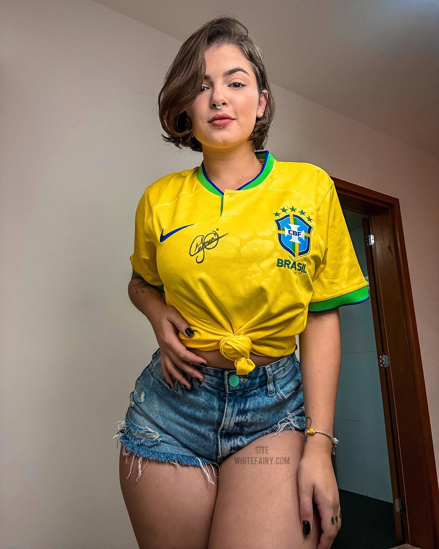 Modelo diz que Copa a prejudicou: 'Preferem futebol a sexo' - meionorte.com