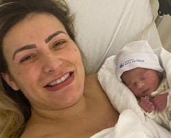 Andressa Urach dá à luz a Leon, com 34 semanas de gestação