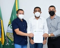 Prefeito Joel Rodrigues assina convênio de R$ 100 mil para o Corisabbá
