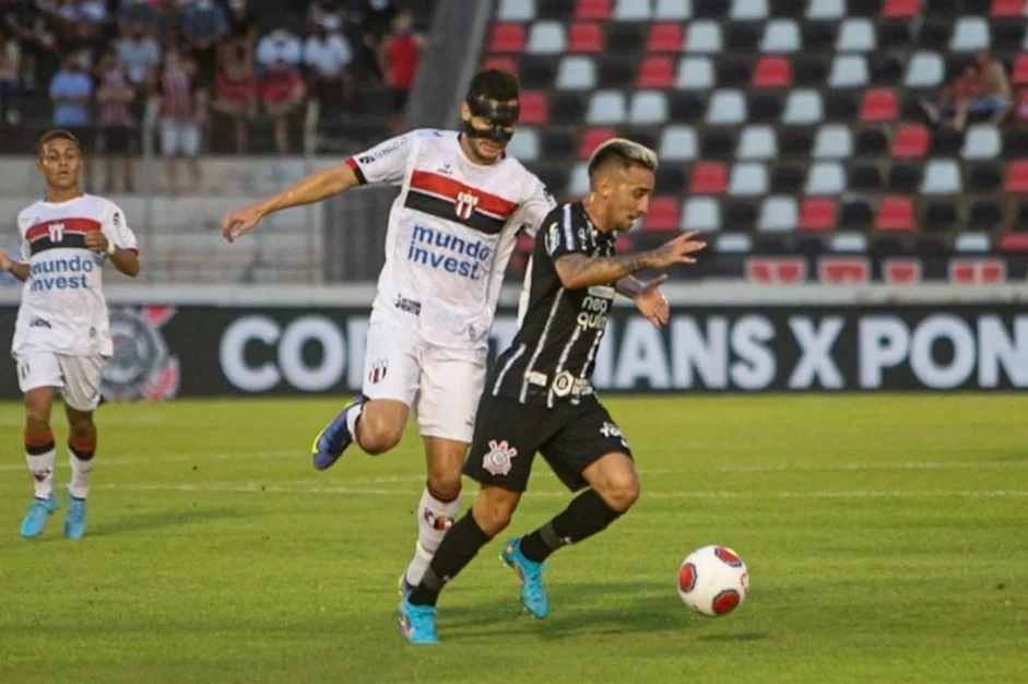 Corinthians sai na frente, mas cede empate ao Botafogo-SP no Paulista. (Foto: Ruan Ramos – Ag. Paulistão)