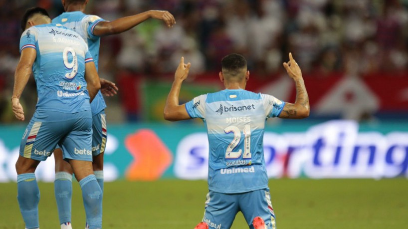 Moisés e Silvio Romero,marcaram dois dos três gols do Fortaleza sobre o Bahia (foto: Julio Caesar/O POVO)