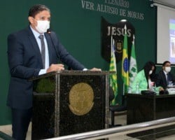 Prefeito Júnior Ribeiro anuncia reajuste salarial de 34% para professores
