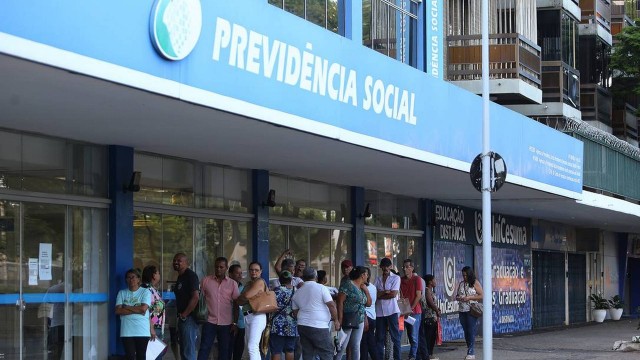 INSS: recadstramentio deixará de ser feito nos bancos.  (Foto: Jorge William / Agência O Globo)