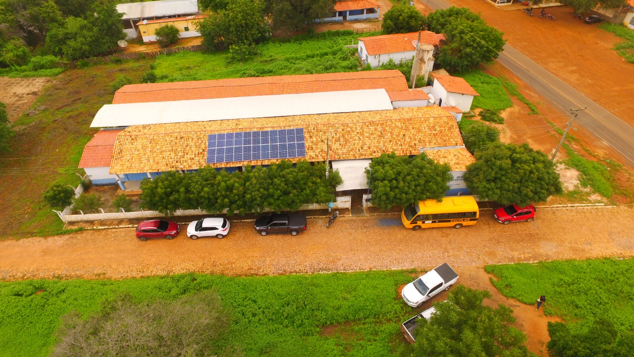Sistema de energia solar em escola do município de Oeiras (Foto: Projeto Escolas Solares))