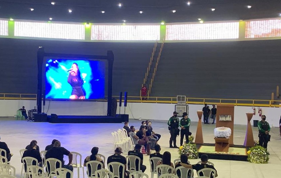 Corpo de Paulinha é velado em cerimônia aberta ao público - Foto: Kedma Ferr/TV Sergipe 