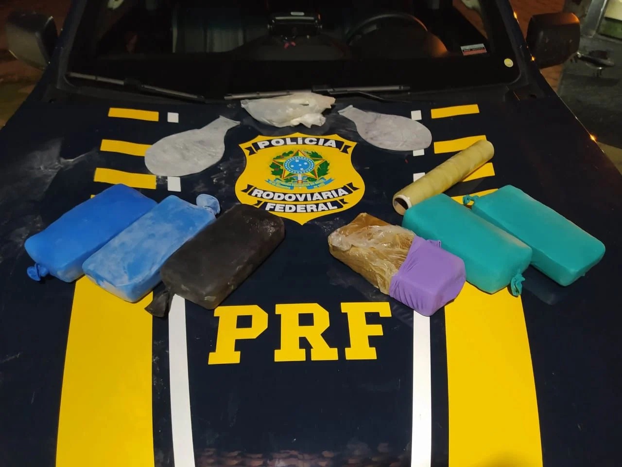 Polícia Federal fez a apreensão de grande quantidade de drogas - Divulgação