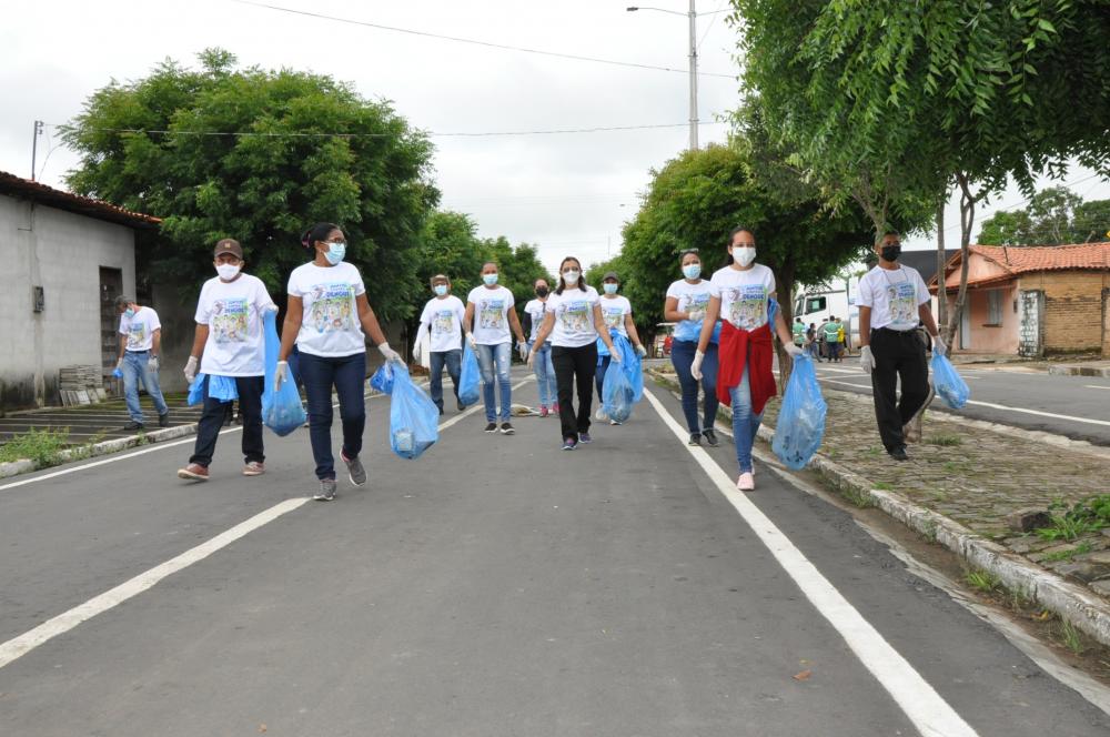 Hugo Napoleão leads an educational action in the fight against the Aedes aegypti mosquito - Image 3