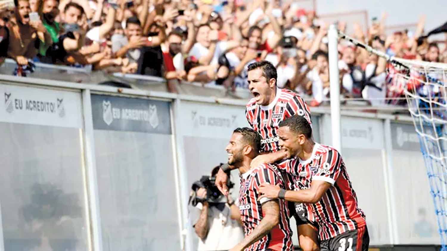 S&Atilde;&pound;o Paulo vira l&Atilde;&shy;der com vit&Atilde;&sup3;ria sobre o &Atilde;gua Santa