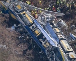Choque entre dois trens de passageiros deixa 12 mortos na Alemanha