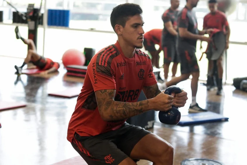 O atacante Pedro durante atividade do Flamengo nesta quinta-feira, no Ninho (Foto: Gilvan de Souza/Flamengo)