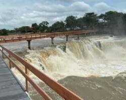 Com fortes chuvas, barragens atingem capacidade máxima  e sangram no Piauí
