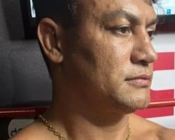 Boxeador Popó tatua luta com Whindersson Nunes no peito; veja!