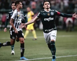 Palmeiras vence o Santos com placar de 1 a 0 e dispara na liderança