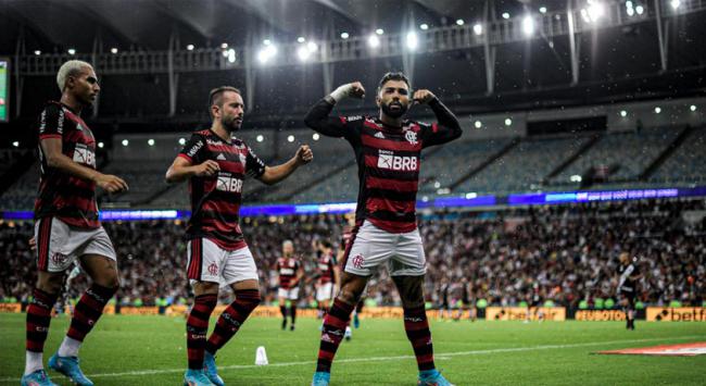 Gabigol e jogadores do Flamengo comemoram vitória no Campeonato Carioca. (Foto: Marcelo Cortes / Flamengo)