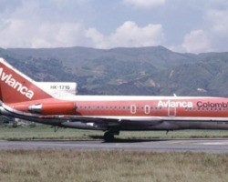 Boeing 727 cai na Colômbia e deixa mortos todos os seus 143 ocupantes