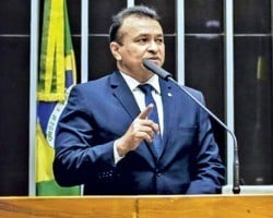 Fábio Abreu anuncia chegada de nova ambulância para Hospital da PM