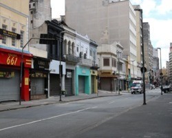 Diante das primeiras 4 mortes por Covid-19, São Paulo manda fechar comércio