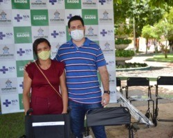 Esperantina: secretário de Saúde entrega equipamentos ortopédicos 