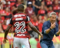Paulo Sousa minimiza atuação do Flamengo e foca no título do Carioca
