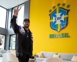 Neymar chega à Granja Comary para integrar elenco da Seleção Brasileira