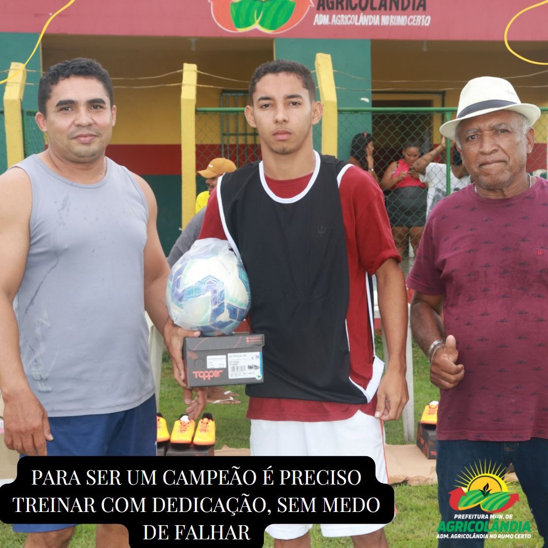 Prefeito Ítalo entrega material esportivo para os jogadores da Seleção  - Imagem 3