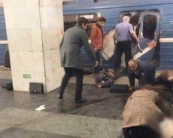Bombas explodem no metrô de moscou e deixam 41 pessoas mortas