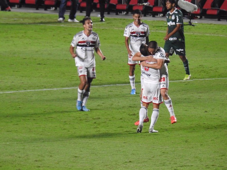 Calleri decide, São Paulo vence Palmeiras por 3 a 1 e abre vantagem - Foto: Reprodução