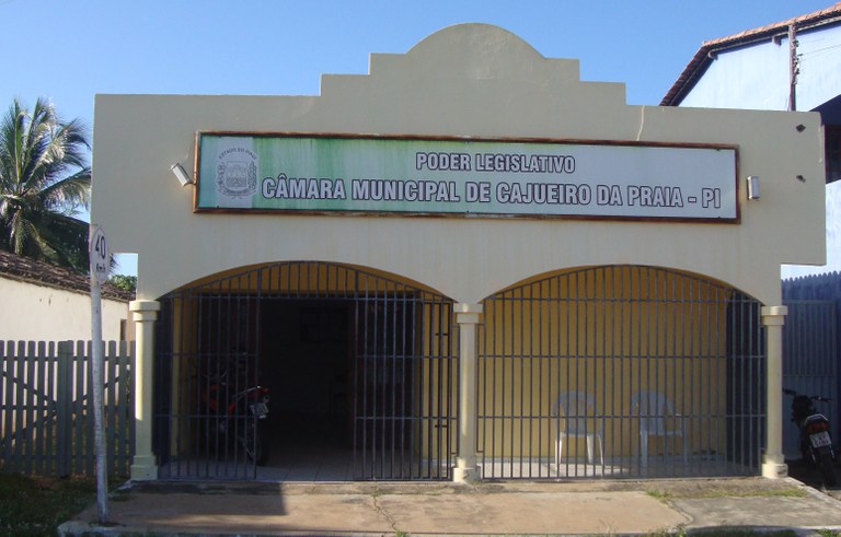 Câmara Municipal de Cajueiro da Praia (Foto: Reprodução)
