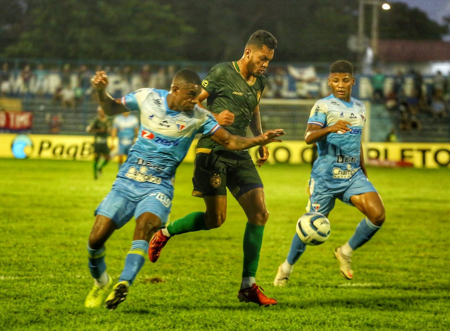 Altos e Fortaleza se enfrentaram no Estádio Lindolfo Monteiro. (Foto: luisjuniorcinegra)