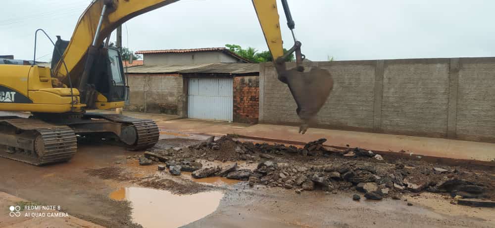 Obras para resteuração asfáltica de Morro do Chapéu do Piauí (Foto: Reprodução)