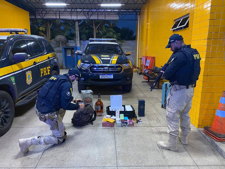PRF apreende cloridrato de cocaína de mais de R$ 185 mil em ônibus no Piauí (Foto: Divulgação)
