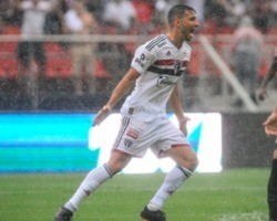 Calleri marca com menos de um minuto, e São Paulo derrota o Corinthians