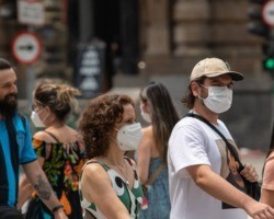 Veja quais capitais já estão flexibilizando o uso de máscaras pelo Brasil 