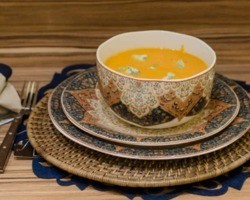 Sopa fit de abóbora para o jantar, uma refeição leve e saudável