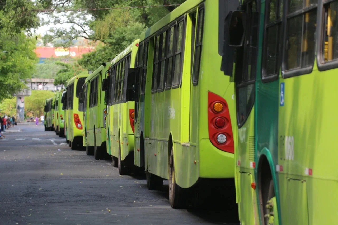 Justiça determina 80% da frota dos ônibus em horários de pico em Teresina - Imagem 1