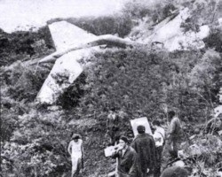 Ao tentar pousar em Florianópolis, Boeing 727 cai e mata 55 pessoas