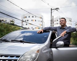 Crise faz advogados virarem motoristas de Uber e vendedores 